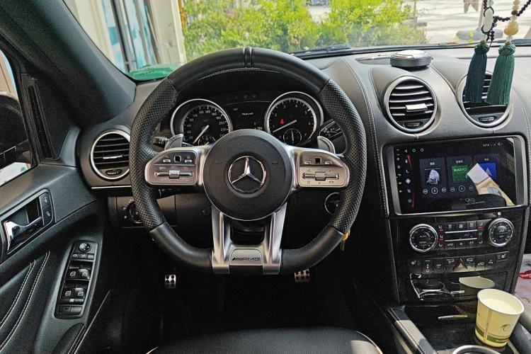 Used Mercedes-Benz M-Class 2010 ML 350 4MATIC Luxury Model Steering Wheel