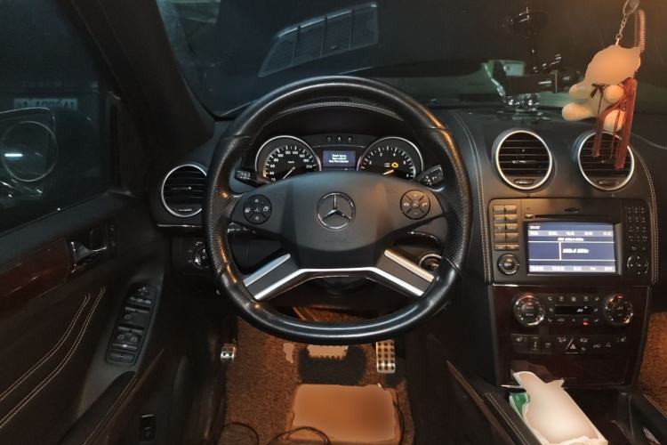 Used Mercedes-Benz M-Class 2010 ML 350 4MATIC Luxury Special Edition Steering Wheel