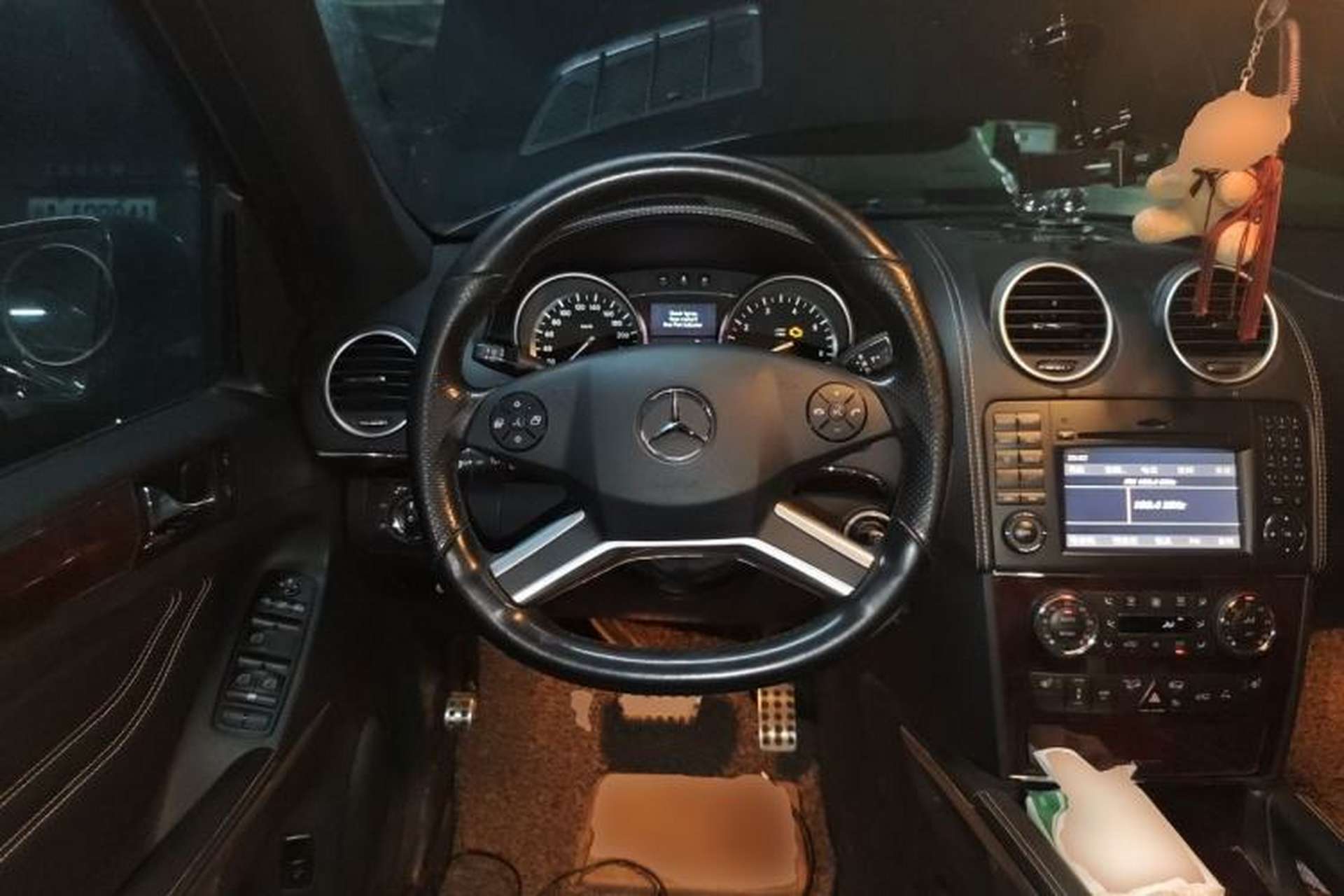 Used Mercedes-Benz M-Class 2010 ML 350 4MATIC Luxury Special Edition Steering Wheel