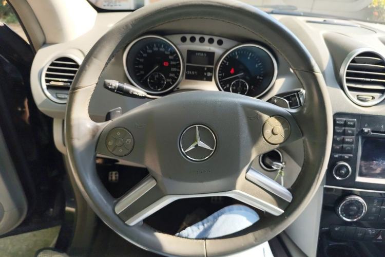 Used Mercedes-Benz M-Class 2010 ML 300 4MATIC Steering Wheel