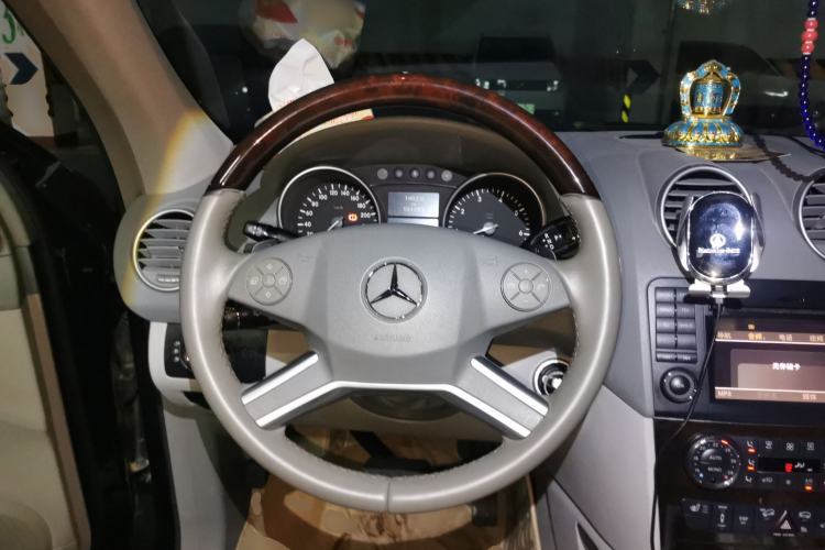 Used Mercedes-Benz M-Class 2010 ML 350 4MATIC Luxury Model Steering Wheel
