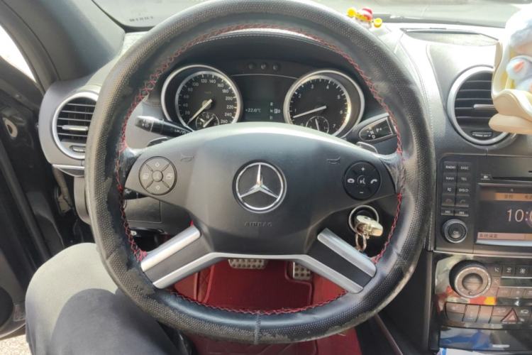 Used Mercedes-Benz M-Class 2010 ML 350 4MATIC Luxury Special Edition Steering Wheel