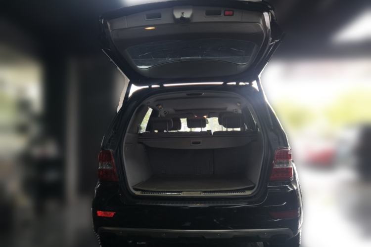 Used Mercedes-Benz M-Class 2010 ML 350 4MATIC Luxury Model Trunk