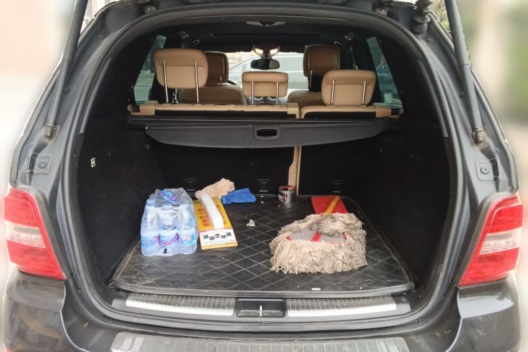 Used Mercedes-Benz M-Class 2010 ML 350 4MATIC Luxury Special Edition Trunk