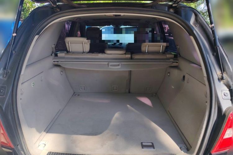 Used Mercedes-Benz M-Class 2010 ML 300 4MATIC Trunk