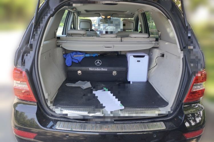 Used Mercedes-Benz M-Class 2010 ML 300 4MATIC Trunk