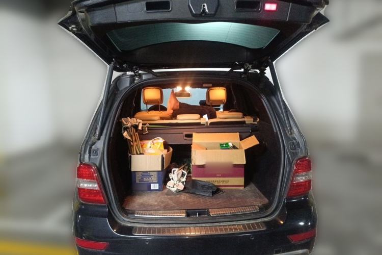 Used Mercedes-Benz M-Class 2010 ML 350 4MATIC Luxury Model Trunk