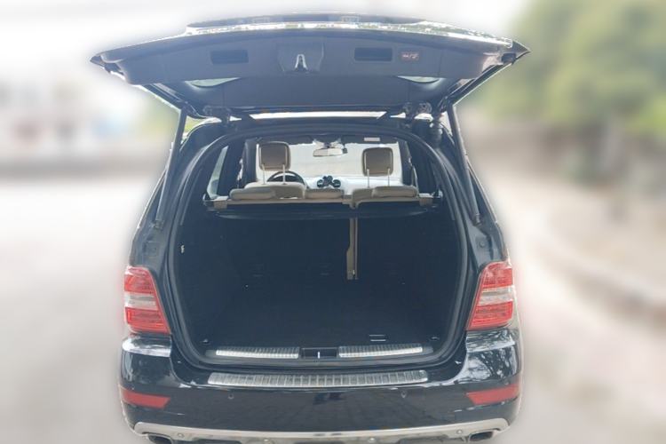 Used Mercedes-Benz M-Class 2010 ML 350 4MATIC Luxury Model Trunk