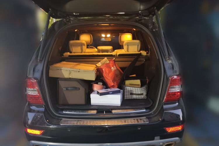 Used Mercedes-Benz M-Class 2010 ML 350 4MATIC Luxury Special Edition Trunk