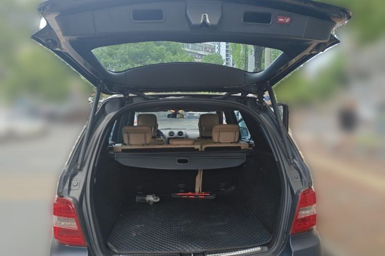 Used Mercedes-Benz M-Class 2010 ML 350 4MATIC Luxury Special Edition Trunk