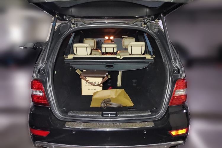 Used Mercedes-Benz M-Class 2010 ML 350 4MATIC Luxury Model Trunk