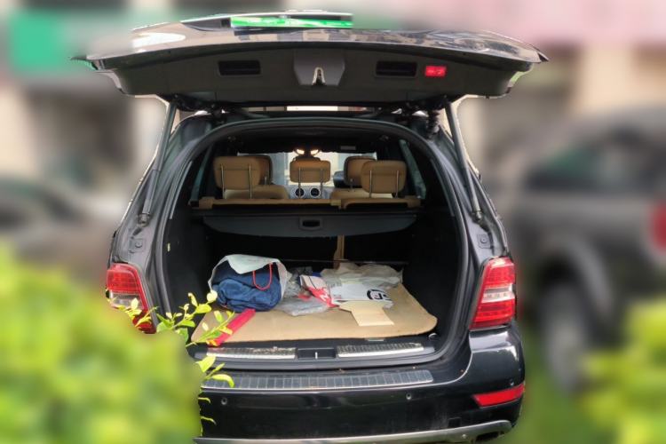 Used Mercedes-Benz M-Class 2010 ML 350 4MATIC Luxury Model Trunk