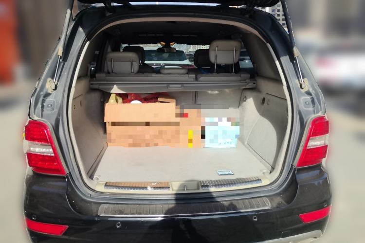 Used Mercedes-Benz M-Class 2010 ML 300 4MATIC Trunk