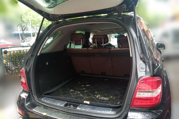 Used Mercedes-Benz M-Class 2010 ML 300 4MATIC Trunk