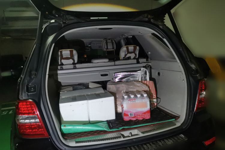 Used Mercedes-Benz M-Class 2010 ML 350 4MATIC Luxury Model Trunk