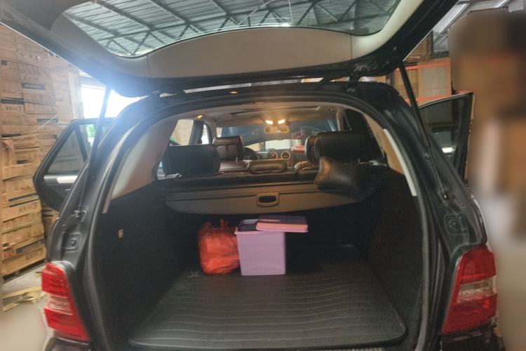 Used Mercedes-Benz M-Class 2010 ML 300 4MATIC Trunk