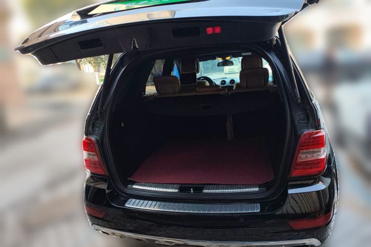 Used Mercedes-Benz M-Class 2010 ML 500 4MATIC Special Edition Trunk