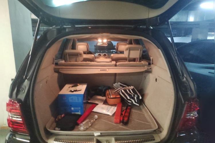 Used Mercedes-Benz M-Class 2010 ML 300 4MATIC Trunk