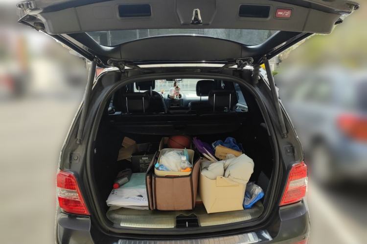 Used Mercedes-Benz M-Class 2010 ML 350 4MATIC Luxury Special Edition Trunk