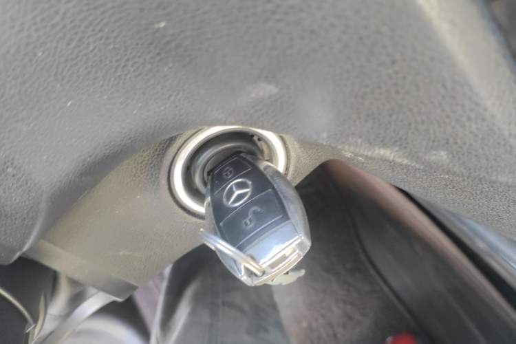 Used Mercedes-Benz M-Class 2010 ML 300 4MATIC Vehicle Key