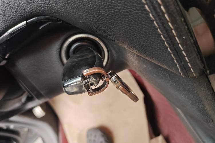 Used Mercedes-Benz M-Class 2010 ML 350 4MATIC Luxury Model Vehicle Key