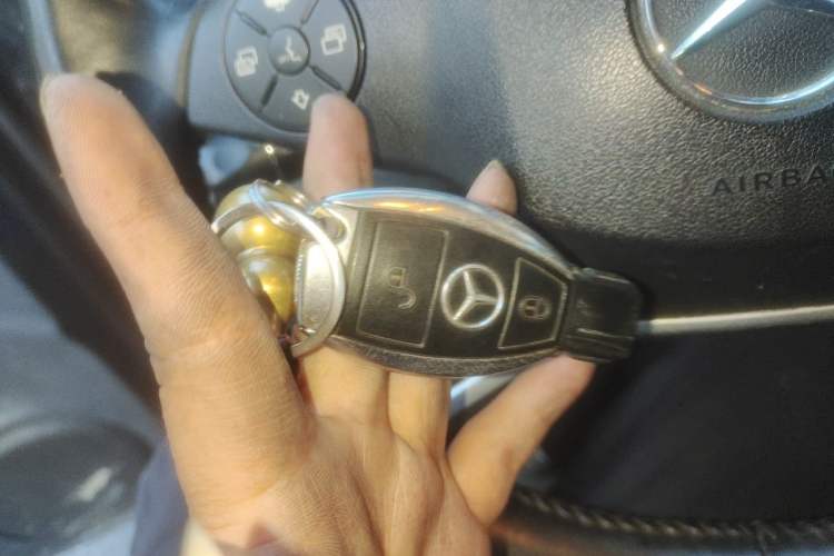Used Mercedes-Benz M-Class 2010 ML 300 4MATIC Vehicle Key
