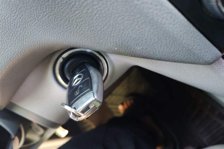 Used Mercedes-Benz M-Class 2010 ML 300 4MATIC Vehicle Key