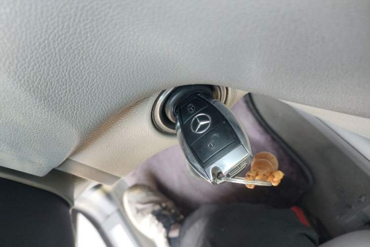 Used Mercedes-Benz M-Class 2010 ML 300 4MATIC Vehicle Key