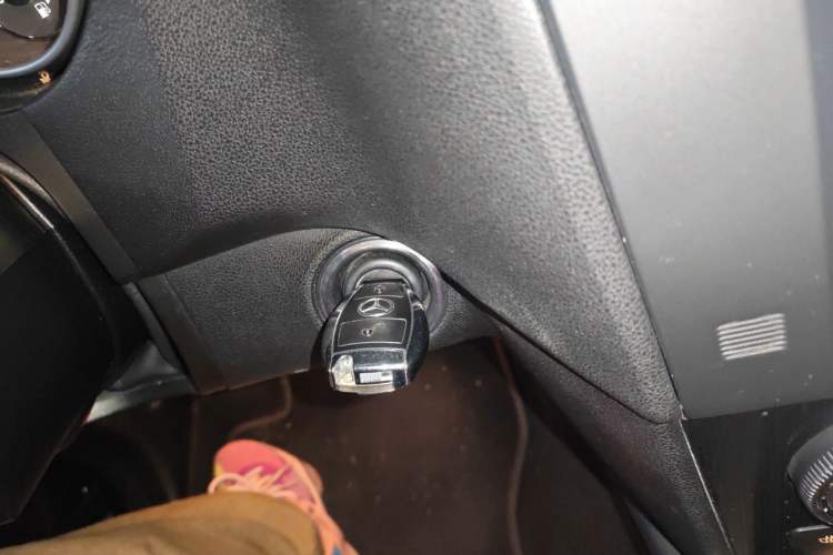 Used Mercedes-Benz M-Class 2010 ML 300 4MATIC Vehicle Key