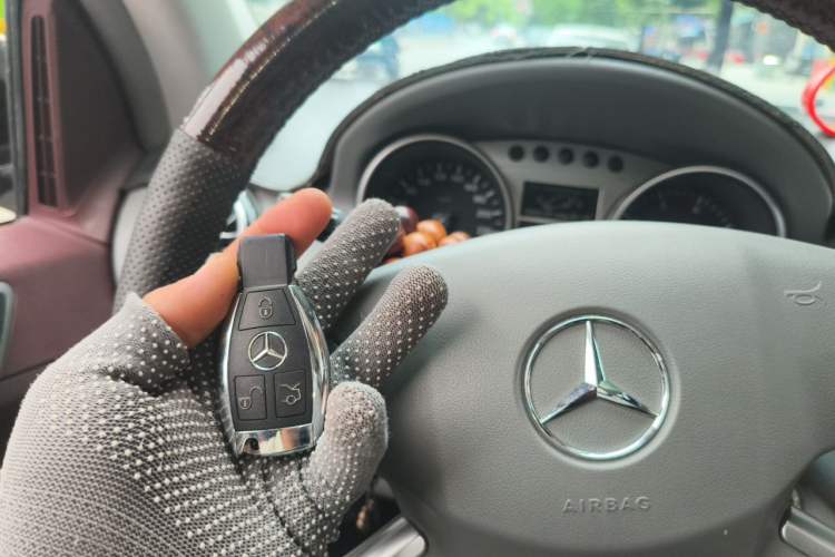 Used Mercedes-Benz M-Class 2010 ML 300 4MATIC Vehicle Key