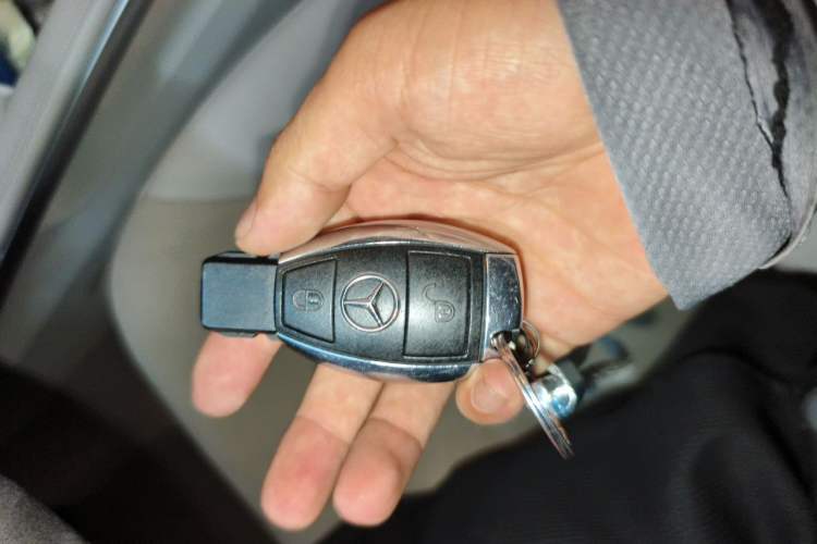 Used Mercedes-Benz M-Class 2010 ML 300 4MATIC Vehicle Key