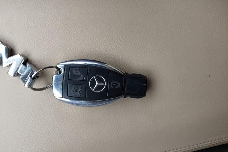 Used Mercedes-Benz M-Class 2010 ML 350 4MATIC Luxury Model Vehicle Key