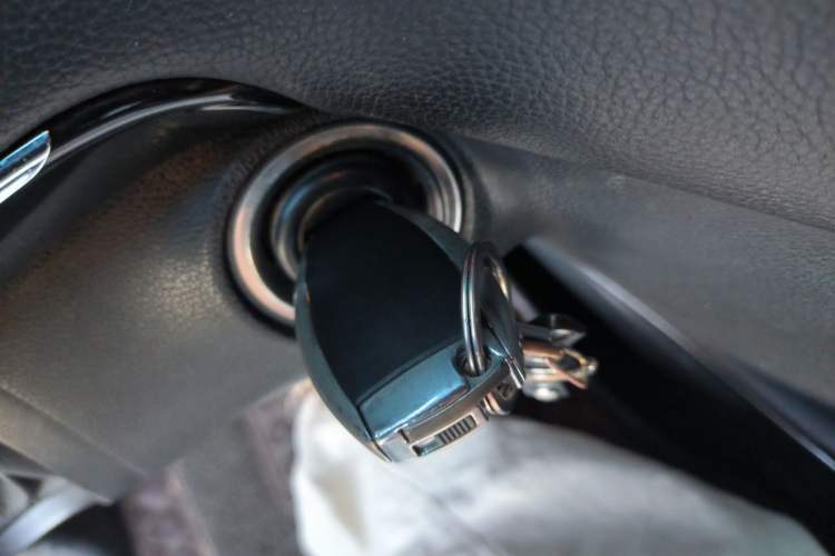 Used Mercedes-Benz M-Class 2010 ML 350 4MATIC Luxury Model Vehicle Key