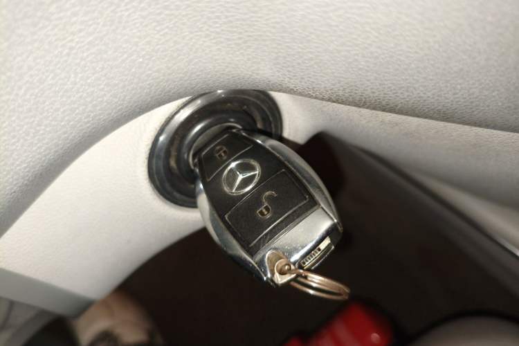 Used Mercedes-Benz M-Class 2010 ML 300 4MATIC Vehicle Key