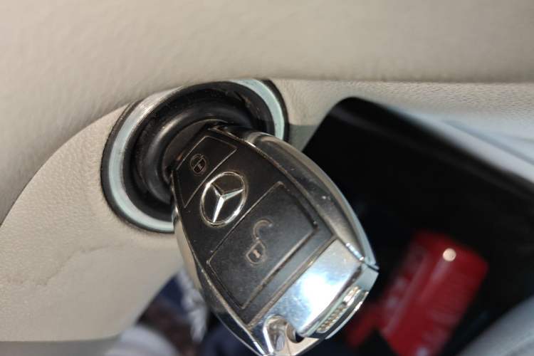 Used Mercedes-Benz M-Class 2010 ML 300 4MATIC Vehicle Key