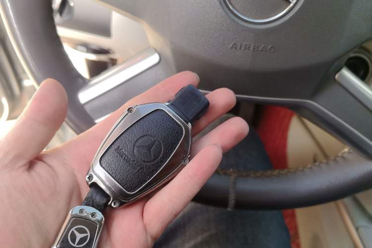 Used Mercedes-Benz M-Class 2010 ML 300 4MATIC Vehicle Key