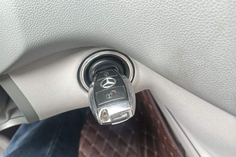 Used Mercedes-Benz M-Class 2010 ML 300 4MATIC Vehicle Key