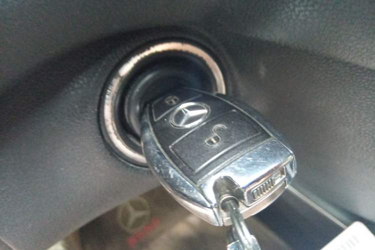 Used Mercedes-Benz M-Class 2010 ML 300 4MATIC Vehicle Key