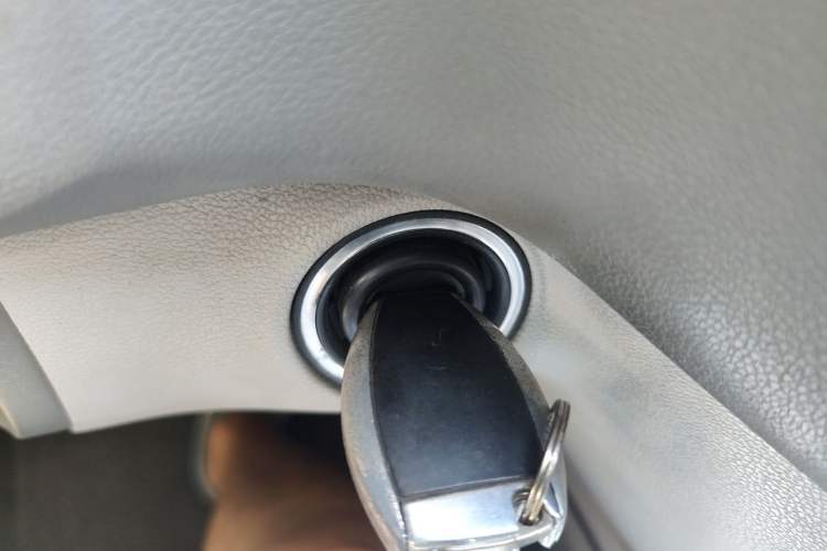Used Mercedes-Benz M-Class 2010 ML 300 4MATIC Vehicle Key