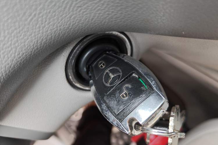 Used Mercedes-Benz M-Class 2010 ML 300 4MATIC Vehicle Key