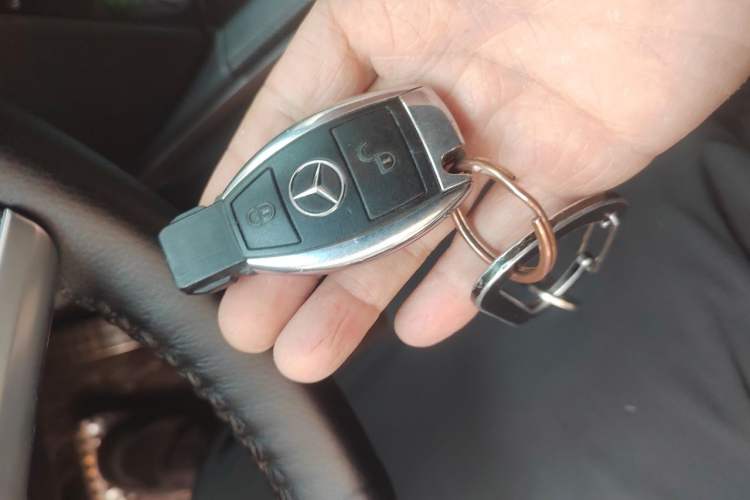 Used Mercedes-Benz M-Class 2010 ML 300 4MATIC Vehicle Key