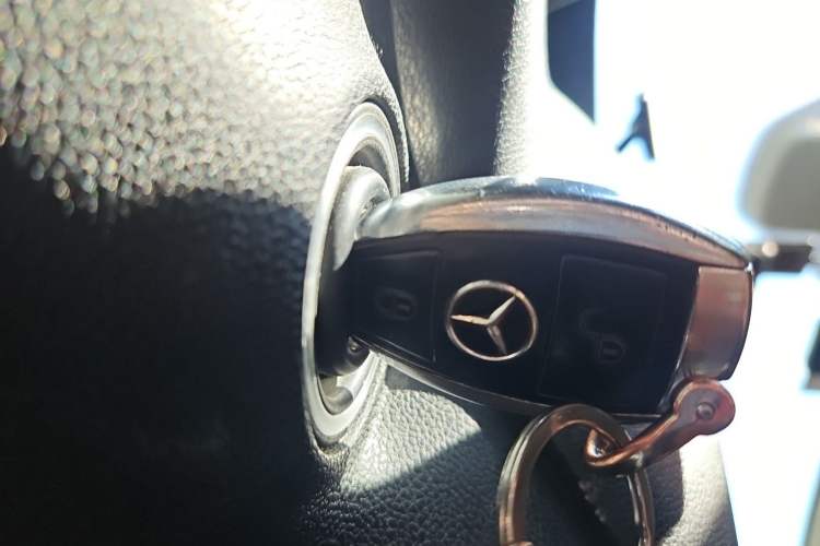 Used Mercedes-Benz M-Class 2010 ML 300 4MATIC Vehicle Key