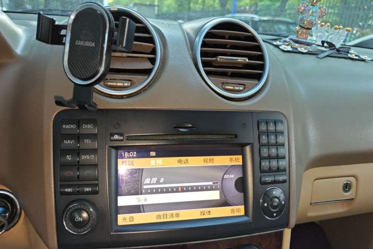 Used Mercedes-Benz M-Class 2010 ML 350 4MATIC Luxury Model Audio And AC Panel