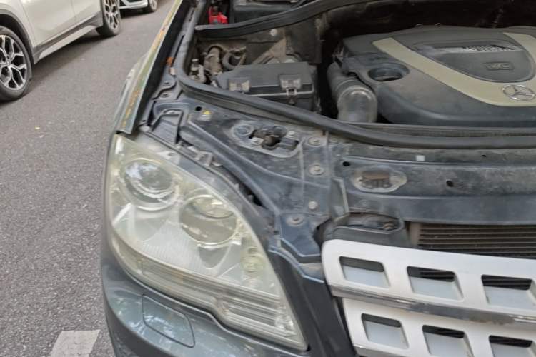 Used Mercedes-Benz M-Class 2010 ML 350 4MATIC Luxury Model Engine Bay Right