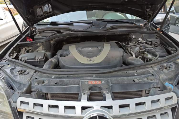 Used Mercedes-Benz M-Class 2010 ML 350 4MATIC Luxury Model Engine Bay