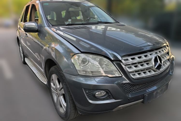 Used Mercedes-Benz M-Class 2010 ML 350 4MATIC Luxury Model Front Right 45 Deg