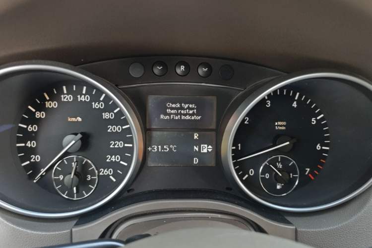 Used Mercedes-Benz M-Class 2010 ML 350 4MATIC Luxury Model Instrument Cluster