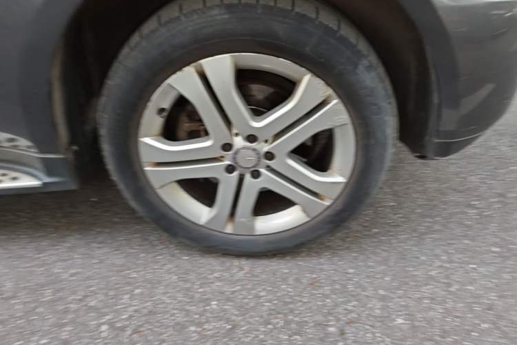 Used Mercedes-Benz M-Class 2010 ML 350 4MATIC Luxury Model Right Front Wheel Hub