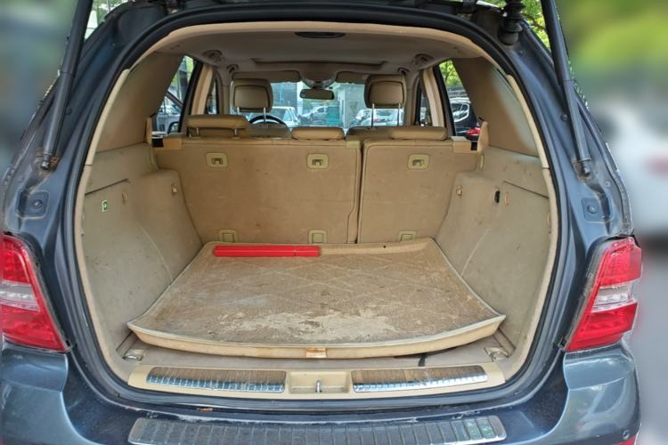 Used Mercedes-Benz M-Class 2010 ML 350 4MATIC Luxury Model Trunk