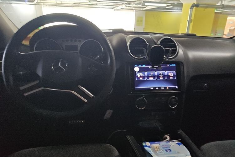 Used Mercedes-Benz M-Class 2010 ML 300 4MATIC Center Console